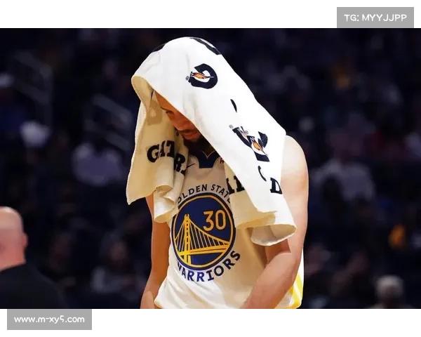 库里三分雨征服主场，勇士球迷沸腾