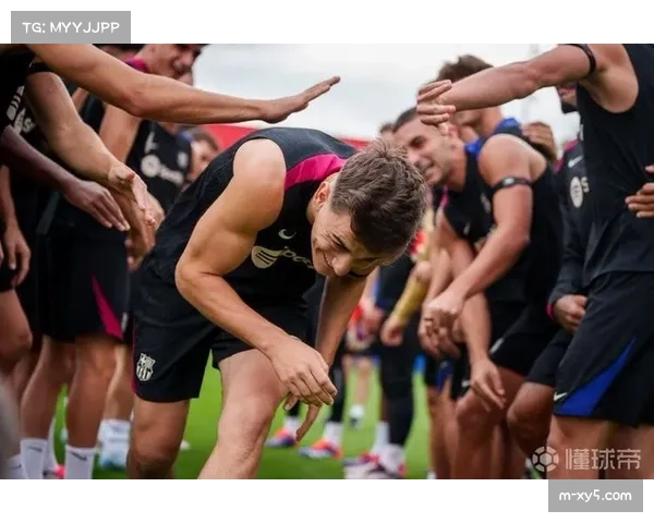 巴萨医疗组更新：加维恢复进展顺利，已开始有球训练